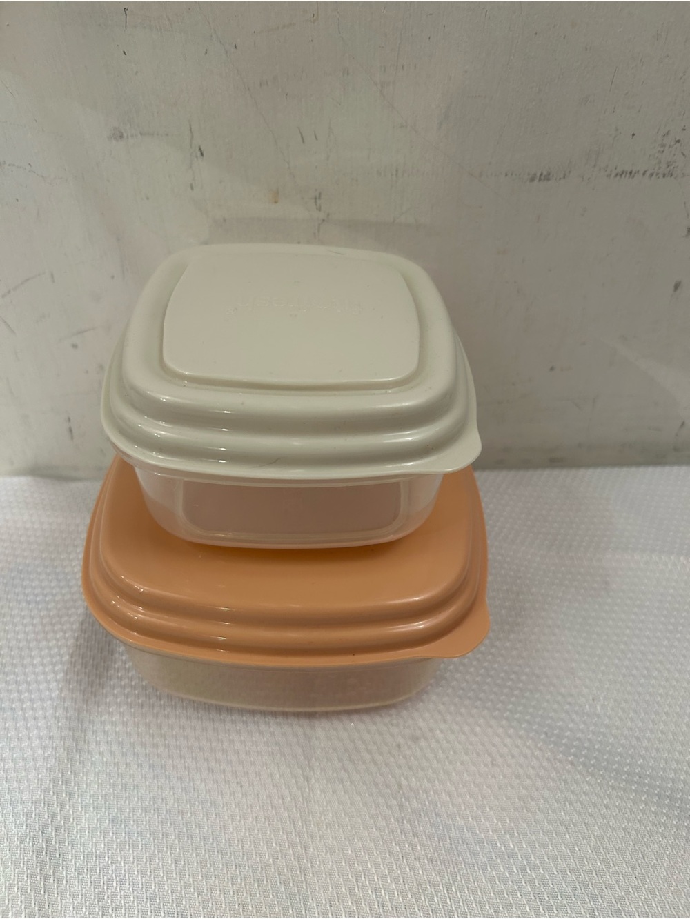 Fit/Fresh  2 Food Storage Container 16oz Peach Square 1& 2 Cup Measure Lid